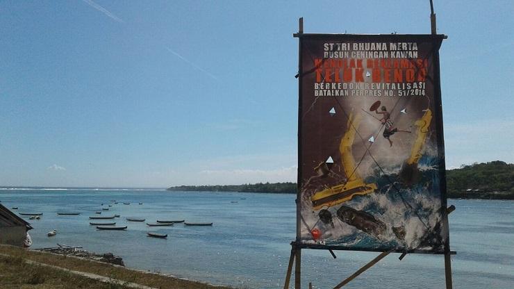 Spanduk Tolak Reklamasi di Nusa Lembongan Bali. (Foto: Ania Anderst)