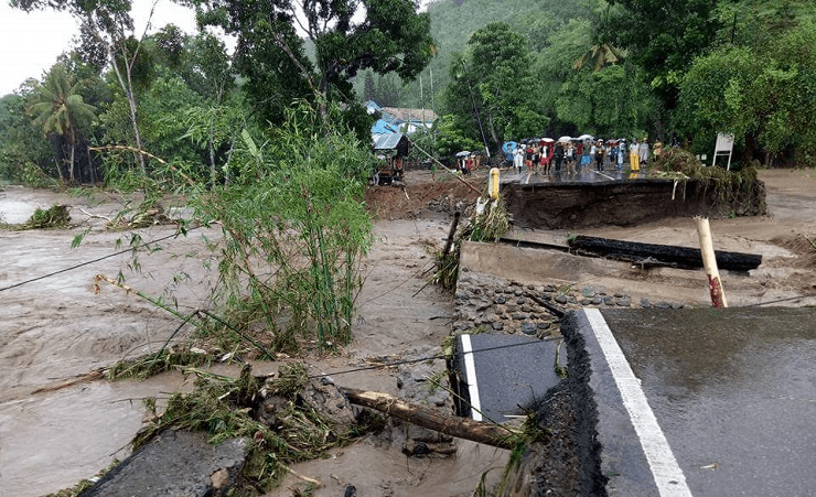 Banjir Bandang, Listrik dan Jaringan Komunikasi Nyaris Lumpuh di NTB