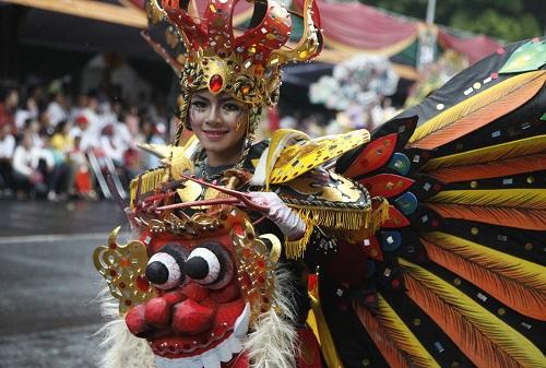 Banyuwangi Ethno Carnival, salah satu festival andalan Banyuwangi untuk menarik wisatawan nusantara 