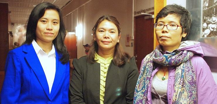 Aktivis perempuan Burma (ki-ka) San Yamin Aung, Thandar Oo, dan Wei  Wei Lwin. (Foto: Ric Wasserman)