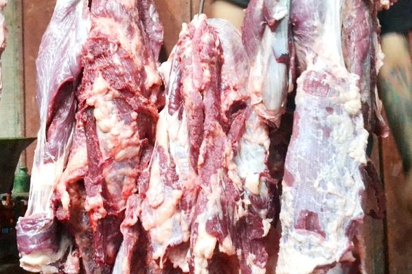 Halangi Daging Kerbau Masuk,  Ahok Diminta Atasi Preman Pasar 