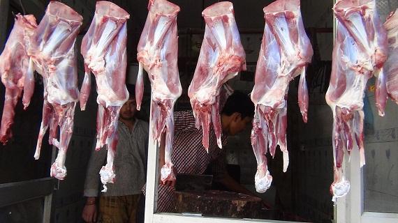 Sebagian besar negara bagian India melarang daging sapi, tapi Muslim Kashmir secara terbuka menentan