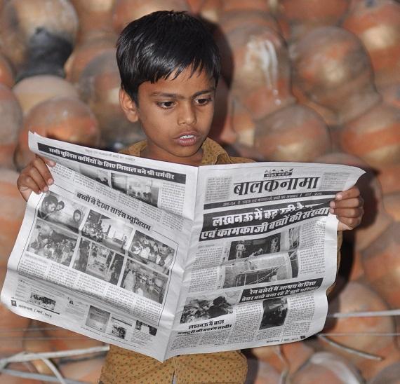 Anak jalanan di India membuat koran tentang kehidupan mereka. Namanya Koran Balaknama. (Foto: Jasvin