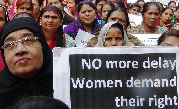 Kelompok perempuan menggelar aksi protes di New Delhi menuntut quota untuk perempuan dalam Parlemen.