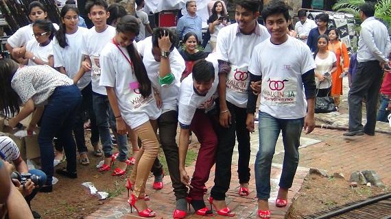 Para peserta kampanye Walk in Her Shoes yang pertama di India. (Foto: Bismillah Geelani)