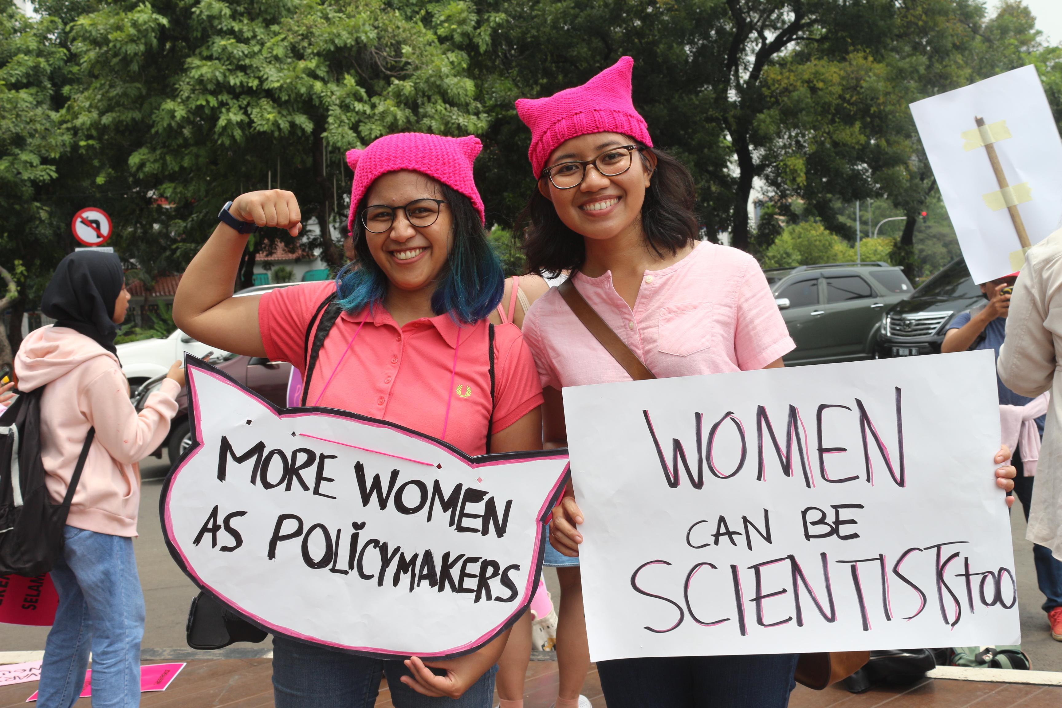 Andrea Andjaringtyas Adhi and Dwitri Amalia knitted their own pussy hats for Women's March Jakarta, 