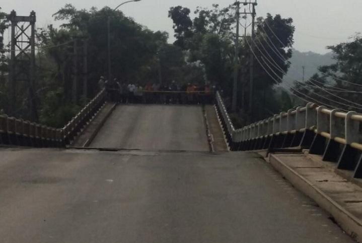Penyebab Amblasnya Jembatan Cipamingkis Bogor