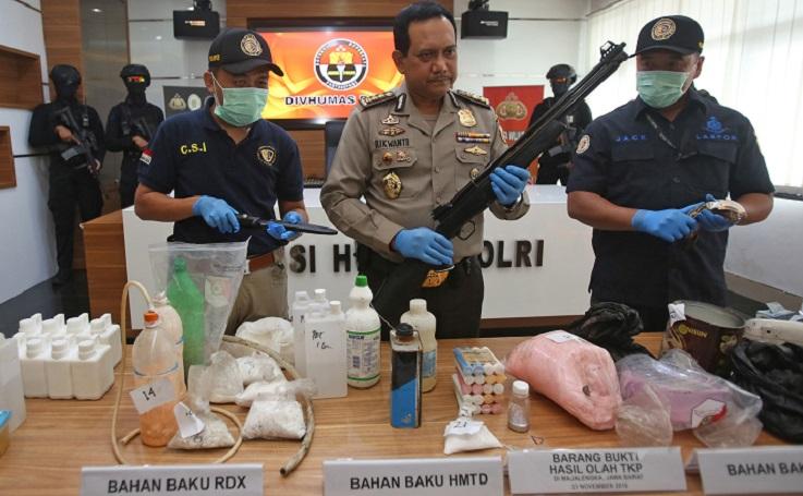 Polisi Bekuk 8 Terduga Teroris Kelompok JAD di Sumut dan Banten