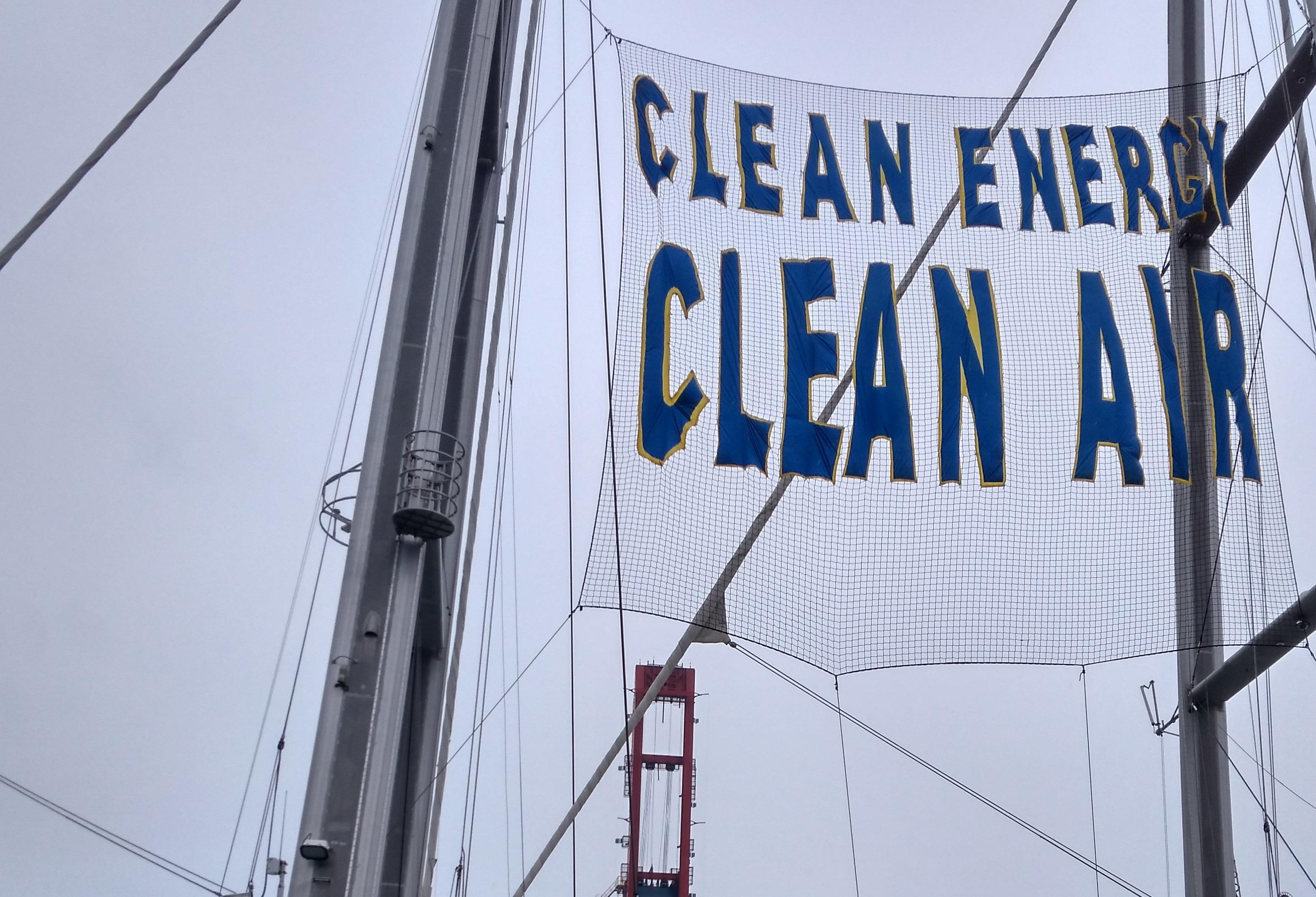 Greenpeace Rainbow Warrior Tawarkan Alih Energi, Pemprov DKI Belum Siap