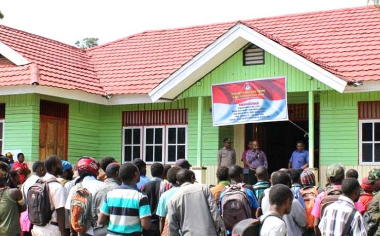 Bentrok Massa Pendukung Calon, Kantor KPU Intan Jaya Papua Rusak