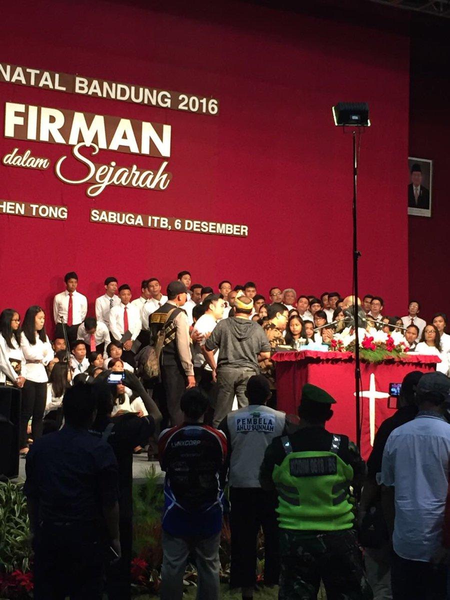 KKR Natal 2016 di Bandung Dihentikan, Pendeta: Cintai Orang yang Melarang 