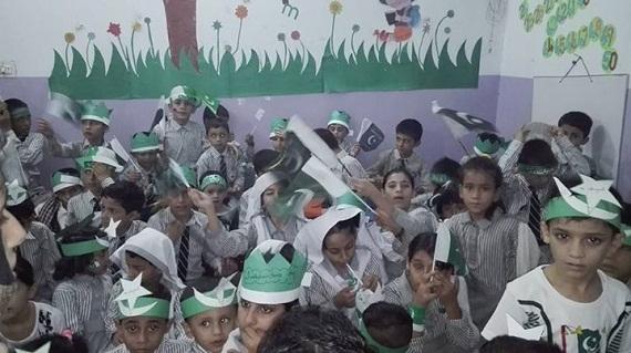 Anak-anak di Karachi merayakan hari kemerdekaan Pakistan. (Foto: Shadi Khan Saif)
