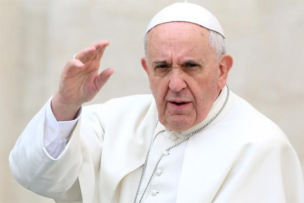 Paus Fransiskus: Gay Layak Mendapat Permintaan Maaf