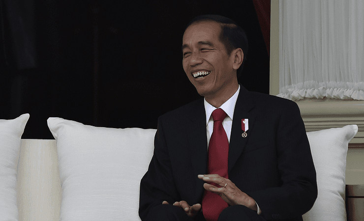 Jokowi Gratiskan Biaya Pengiriman Buku ke Daerah Pelosok Lewat PT Pos Indonesia