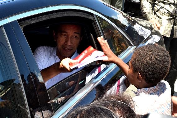Jokowi : Perbaiki Manajemen dan Bantuan Modal Pasar Mama-mama Papua