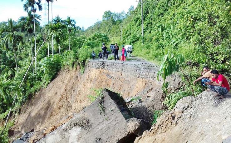 Jalan Tertutup Longsor, Puluhan Desa di Aceh Barat dan Pidie Terisolasi