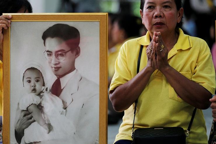 Raja Thailand Kritis, Warga Menangis Padati Rumah Sakit