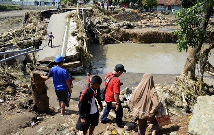 BNPB Segera Cairkan Dana Perbaikan Rumah Korban Banjir Bima 2016