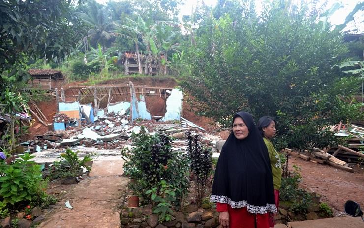 Tanah Geser dan Longsor di Banjarnegara, Belasan Keluarga Mengungsi