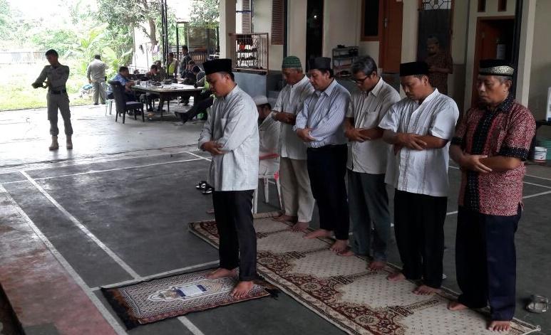 Terancam Demo, Ratusan Aparat Jaga Salat Jumat Jemaat Ahmadiyah Sawangan Depok