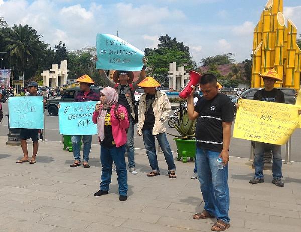 Ratusan Aktivis Kalbar Demo Tuntut Penuntasan Penyerangan Terhadap  Novel Baswedan