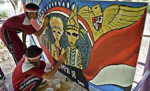 Aksi melukis mural Pancasila