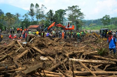 Bencana Banjir  Garut, Pemkab Beri Pengertian Keluarga Korban Hilang