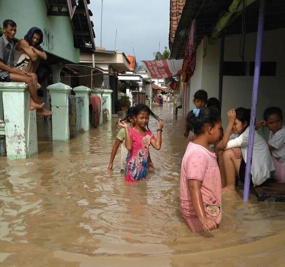 Sungai Cideres Meluap, Ribuan Rumah di Cirebon Terendam Banjir Hingga 2 Meter