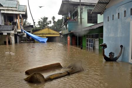 Ratusan Warga Manado  Mengungsi Akibat Banjir 