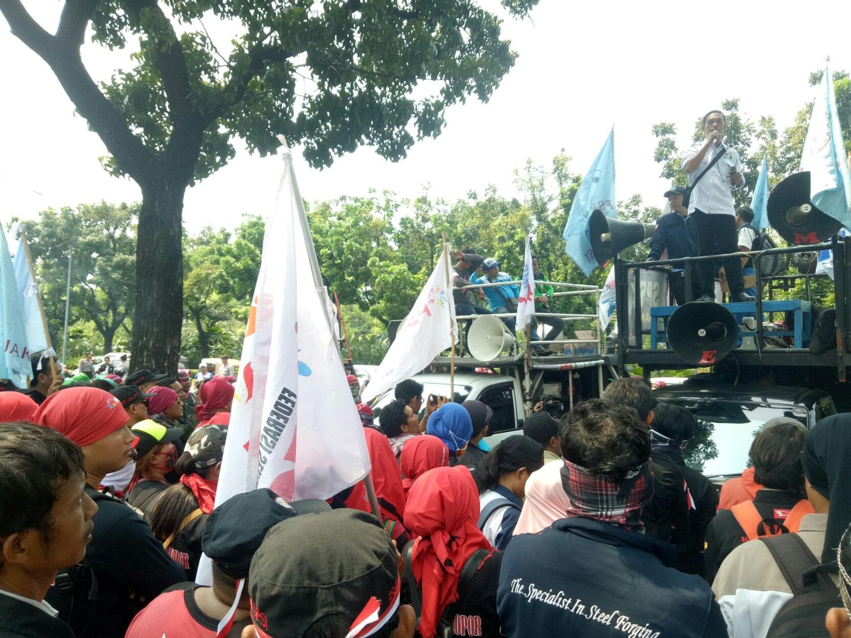 Perundingan Alot, Anies Tunda Umumkan UMP Jakarta