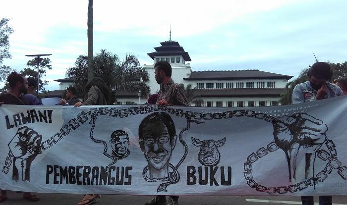 Buku Kiri, Komite Rakyat Demo Desak Skorsing Mahasiswa Telkom University Dicabut