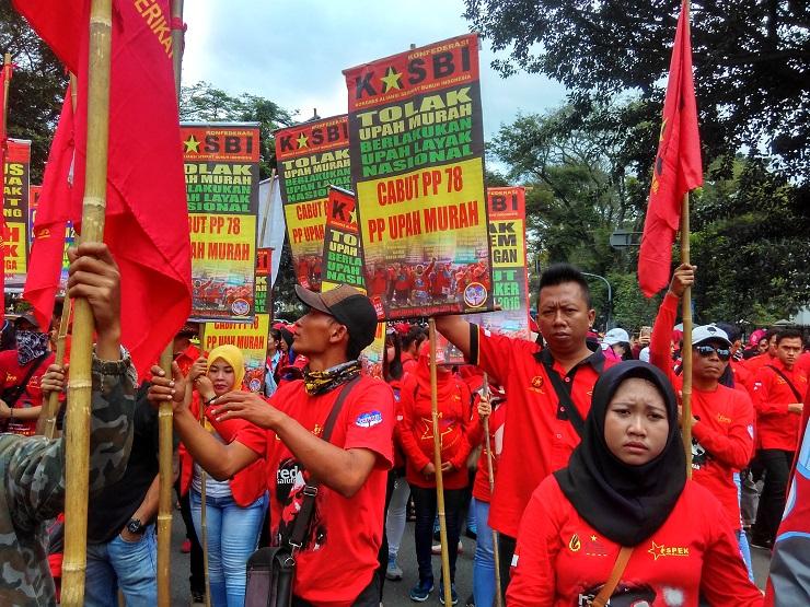 Buruh Jabar Demo Tolak UMK  Murah