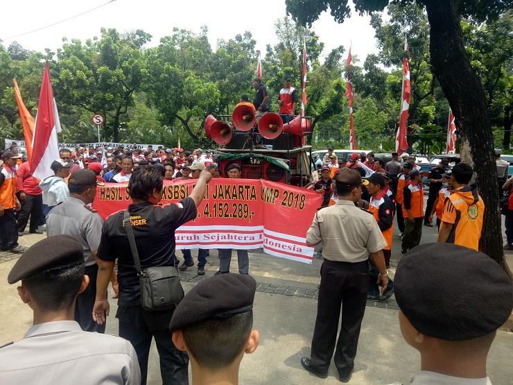 Buruh Demo  Tagih Janji Anies-Sandi Naikkan UMP