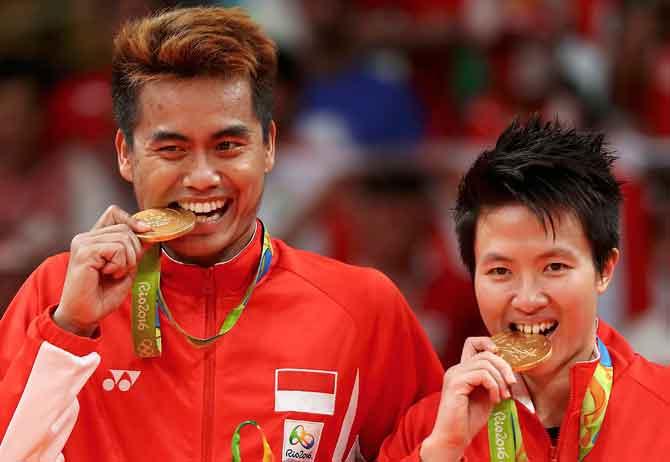 Pasangan badminton ganda campuran Indonesia, Tontowi Ahmad/Lilyana Natsir peraih medali emas Olimpia