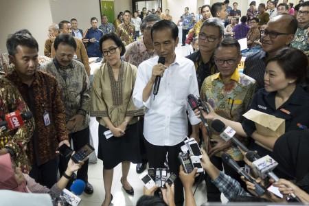 Malam-Malam Kunjungi Ditjen Pajak, Jokowi Janjikan Insentif untuk Petugas Tax Amnesty