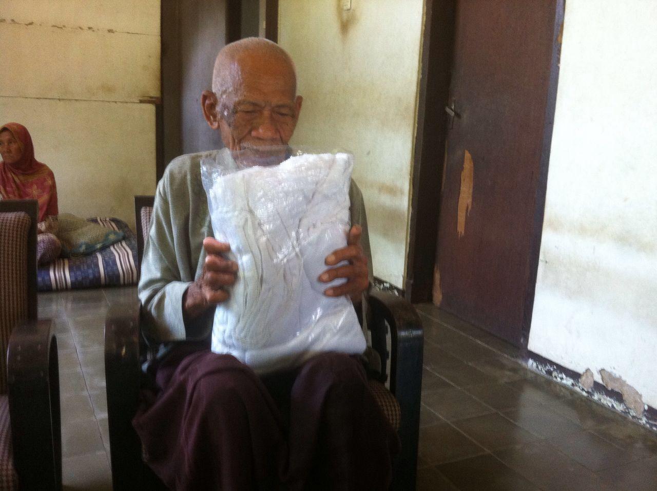 60 Tahun Menabung, Kakek Ambari Akhirnya Berangkat ke Mekah