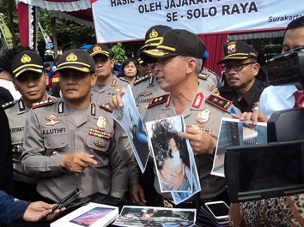 Sweeping Cafe, Kepolisian Buru Belasan Anggota  Laskar Umat Islam Surakarta 