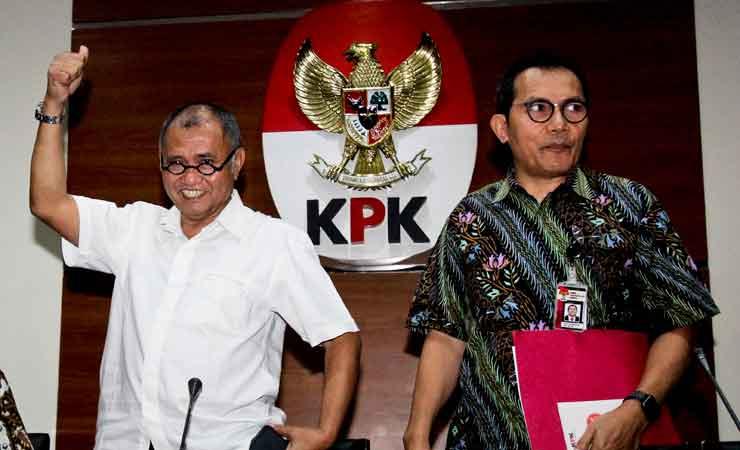 Ketua Komisi Pemberantasan Korupsi (KPK) Agus Rahardjo bersama Wakil Ketua KPK Saut Situmorang.