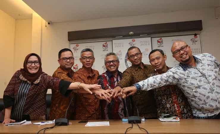 Ketua KPU Arief Budiman bersama Komisioner membuka pendaftaran parpol calon peserta pemilu 2019
