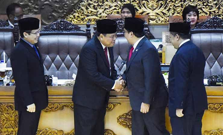 Hakim MK Arief Hidayat bersama pimpinan DPR
