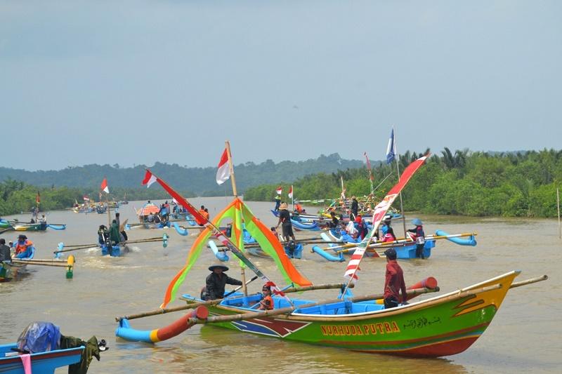 Cegah Laguna Segara Anakan Rusak,  Nelayan Cilacap Gelar Upacara Kemerdekaan