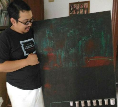 Dwinanda Agung Kristianto with his art (Photo: Eli Kamilah)