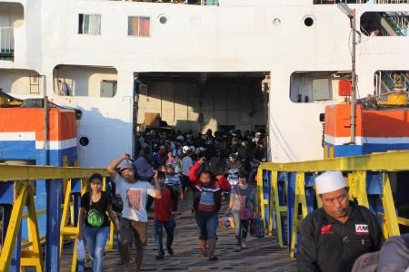Jelang Idul Adha, Penumpang di Pelabuhan Ketapang Meningkat