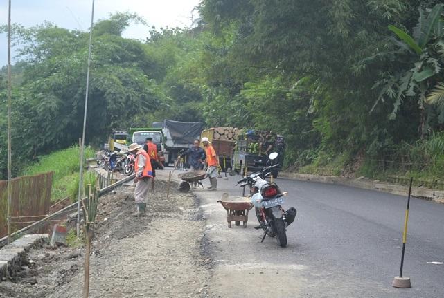 Separuh Lebih Rusak, Jalan Nasional Jateng-Yogyakarta Bakal Direkonstruksi
