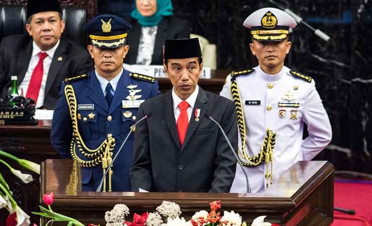 Presiden Jokowi berpidato di sidang paripurna