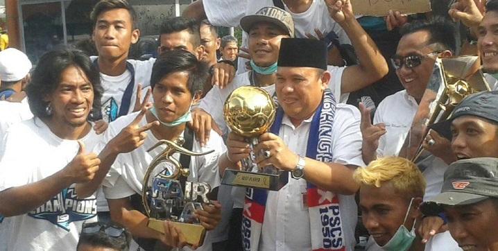 Juara ISC B, Bupati Cilacap Achmad Susanto Hadiahi PSCS Bonus Rp10 Juta