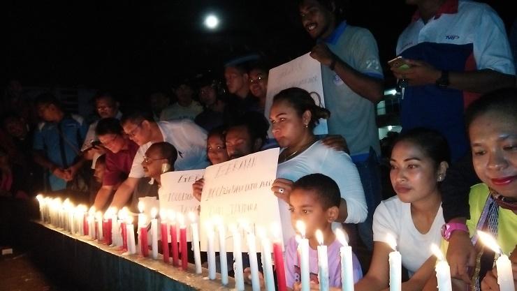 Solidaritas untuk Ahok, Warga  Jayapura Gelar Aksi 1000 Lilin