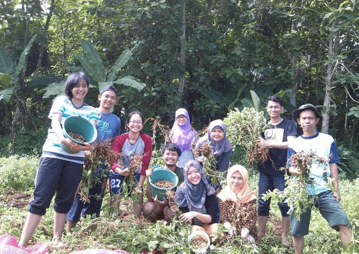 Youthagricareture: Bangun Indonesia dari Desa