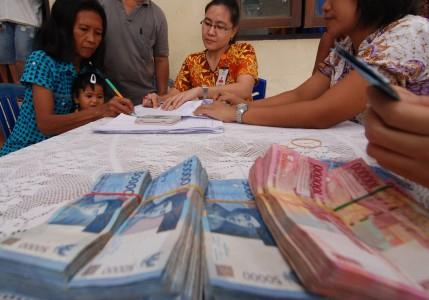 Ombak Tinggi Persulit Penyaluran BLSM ke Pulau Terluar Sulut