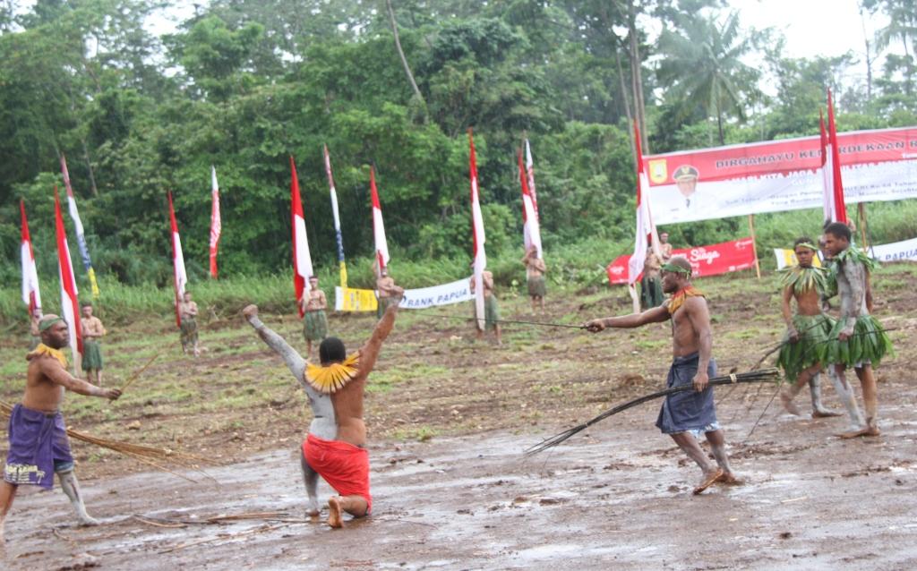 Aksi Kesenian PNG Saat Agustusan di Papua